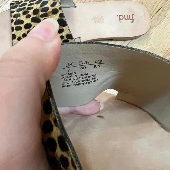 Find. Women’s Tan Leopard Print Pony hair Slide Leather Sandal 9.5 - Picture 10 of 10